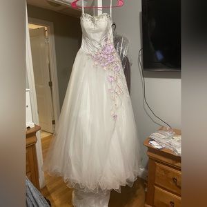 White ball gown | Ball | Prom | wedding